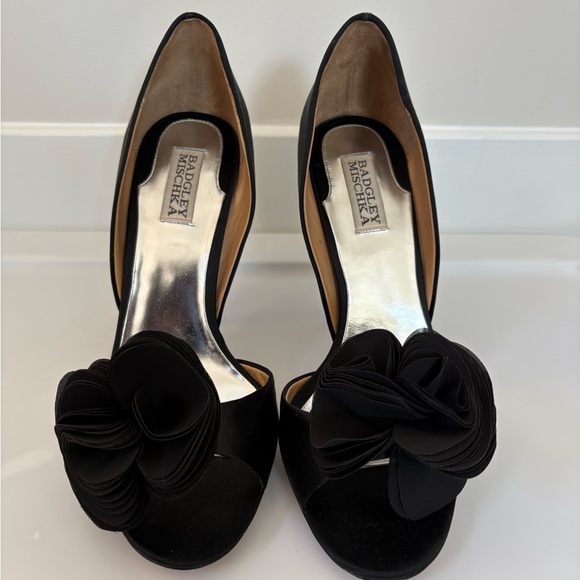 Badgley Mischka Satin Heels. - Picture 2 of 4